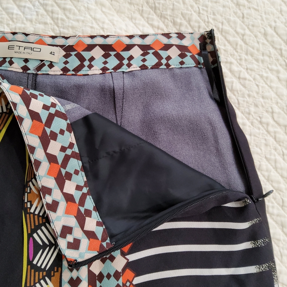 Geometric Patterned Black Skirt - Picture 4 of 12